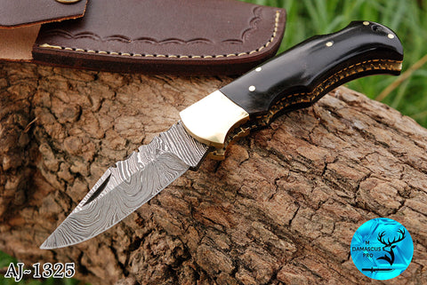 CUSTOM MADE POCKET KNIFE / HAND FORGED DAMASCUS STEEL FOLDING BLADE KNIFE / BULL HORN HANDLE 1325