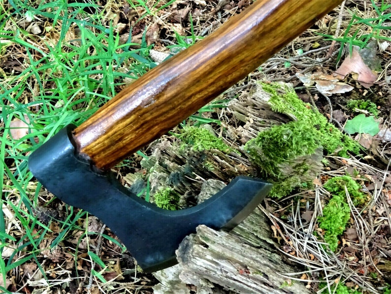 CUSTOM HANDMADE CARBON STEEL AXE HATCHET INTEGRAL VIKING THROWING TOMAHAWK WOOD HANDLE WITH LEATHER SHEATH 2712