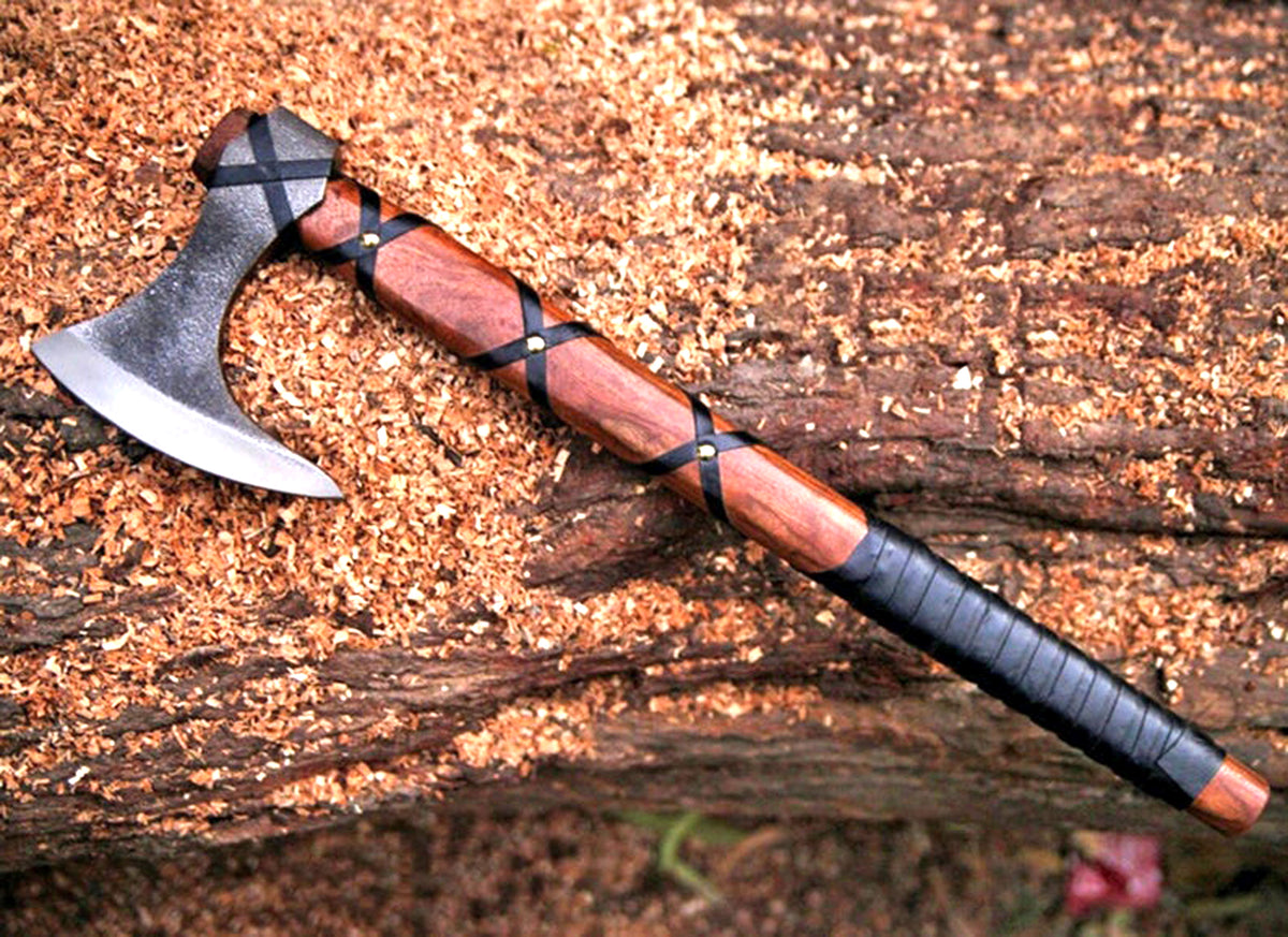 CUSTOM HANDMADE FORGED CARBON STEEL AXE HATCHETS TOMAHAWK VIKING THROWING WOOD HANDLE WITH LEATHER SHEATH
